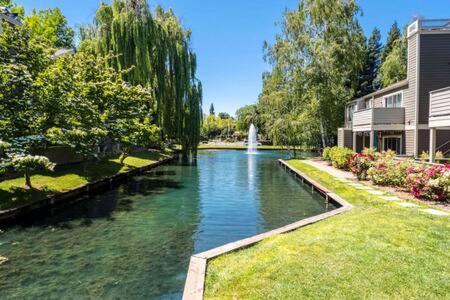 Experience Sacramento With Tranquil Lakeside Views Экстерьер фото