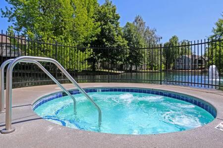 Experience Sacramento With Tranquil Lakeside Views Экстерьер фото