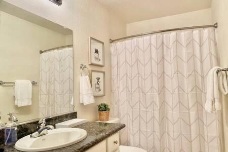 Experience Sacramento With Tranquil Lakeside Views Экстерьер фото