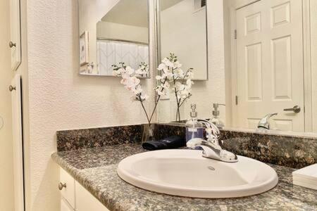 Experience Sacramento With Tranquil Lakeside Views Экстерьер фото
