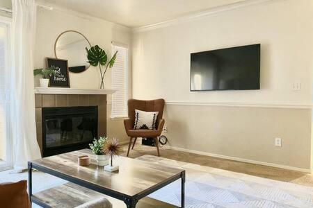 Experience Sacramento With Tranquil Lakeside Views Экстерьер фото