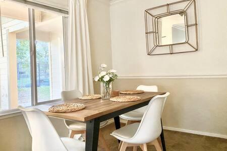 Experience Sacramento With Tranquil Lakeside Views Экстерьер фото